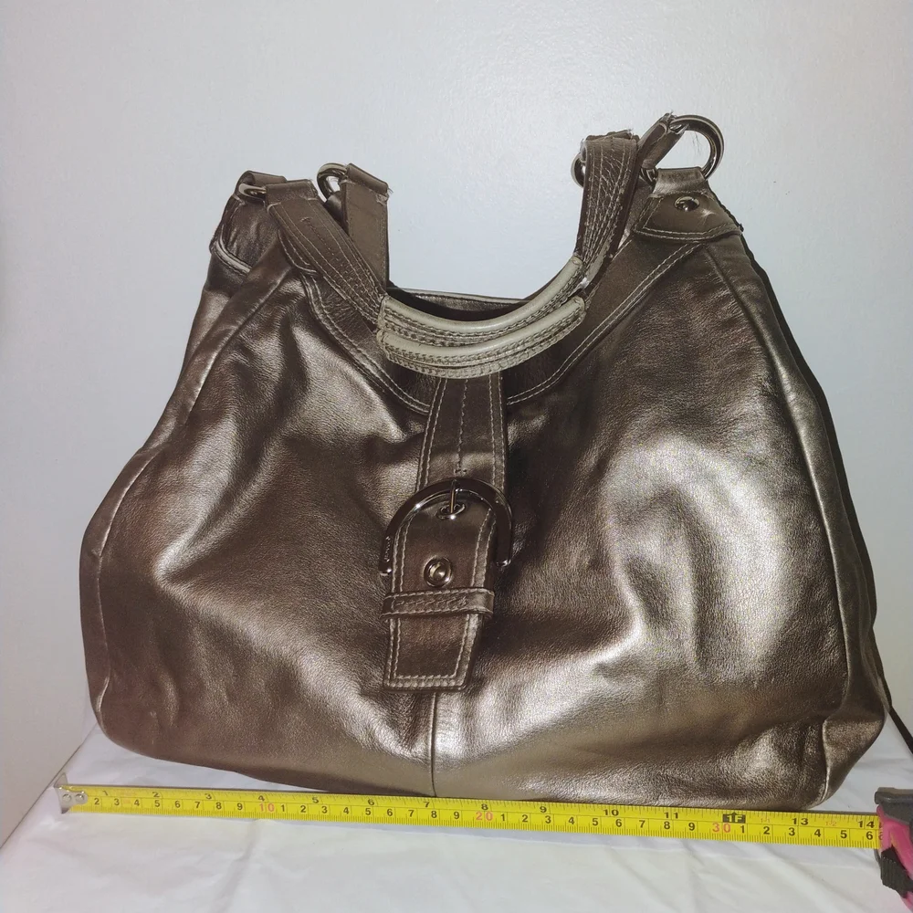 Elegant Metallic Shoulder Bag - Picture 7 of 9